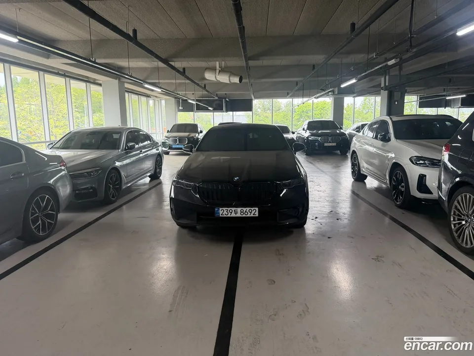 BMW 5 Series 520i 2025 — фото 1, купить с доставкой в Москву