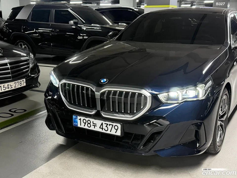 BMW 5 Series 520i M 2024 — фото 1, купить с доставкой в Москву