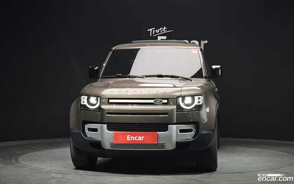 Land Rover Defender 110 D250 SE 2023 — миниатюра 3