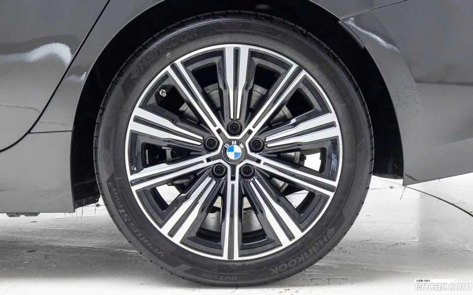 BMW 3 Series 320i 2025 — миниатюра 2