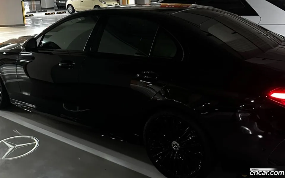 Mercedes-Benz C-Class C300 4MATIC AMG Line 2024 — миниатюра 4