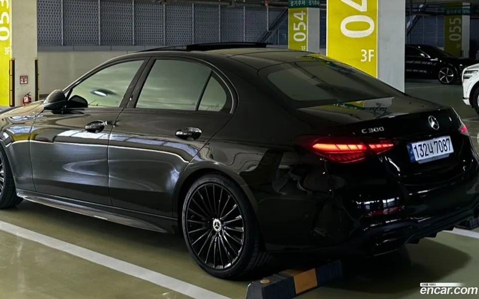 Mercedes-Benz C-Class C300 4MATIC AMG Line 2024 — миниатюра 5