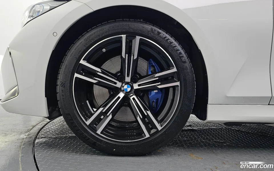 BMW 3 Series 320i M 2025 — миниатюра 5
