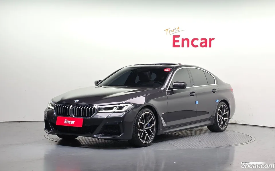 BMW 5 Series 530i M 2023 — фото 1, купить с доставкой в Москву