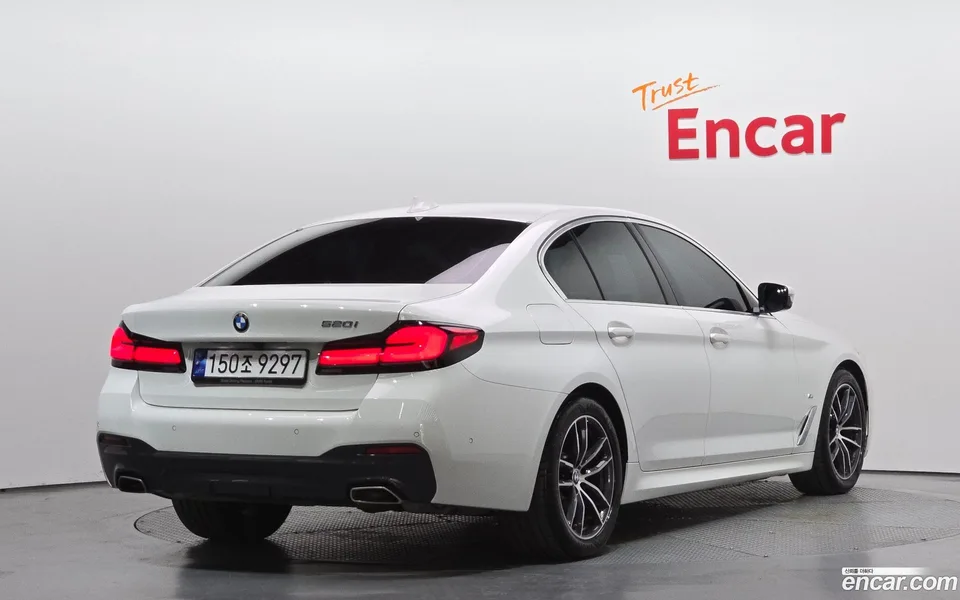 BMW 5 Series 520i M 2023 — фото 1, купить с доставкой в Москву