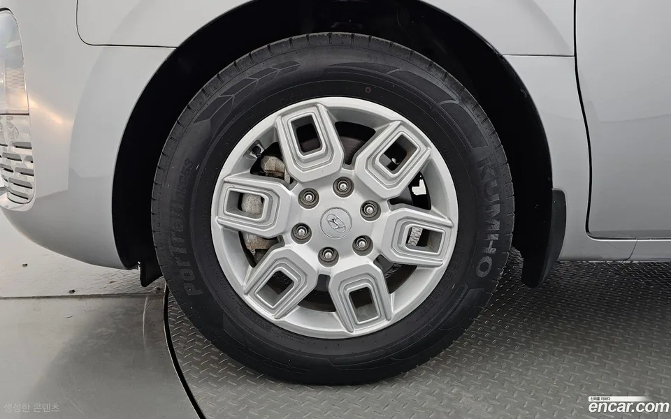 Hyundai Staria 3 2022 — миниатюра 2