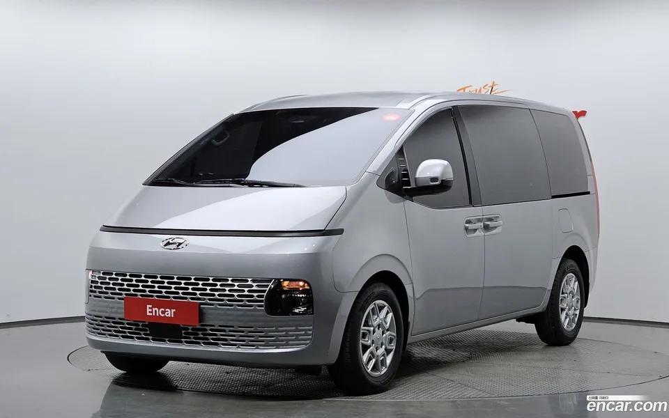 Hyundai Staria 3 2022 — фото 1, купить с доставкой в Москву