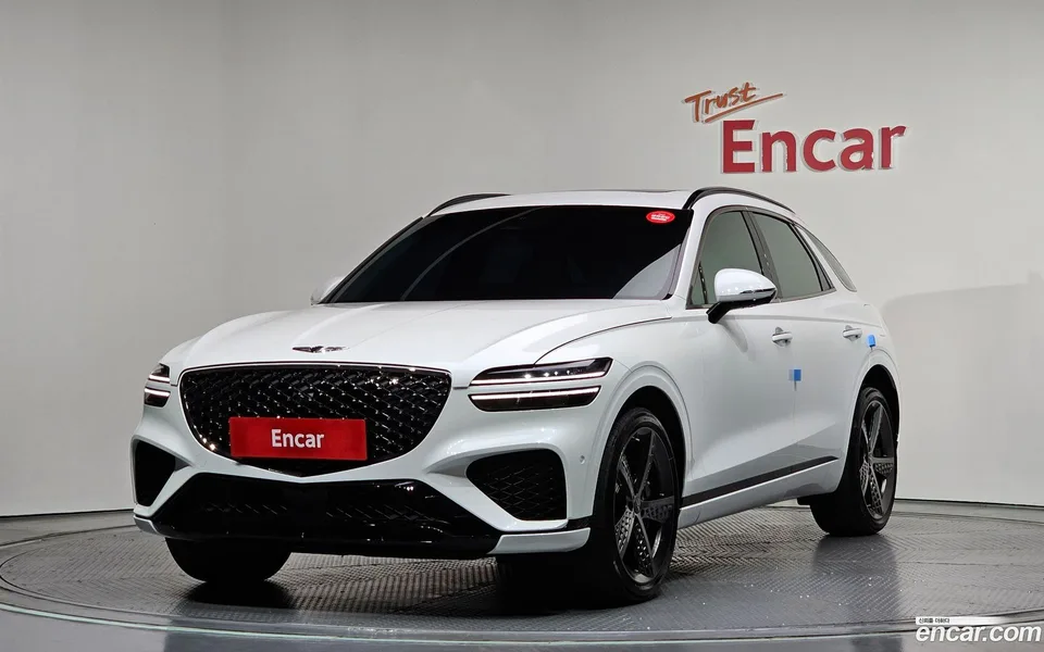 Genesis GV70 2.5T 2WD 2023 — фото 1, купить с доставкой в Москву