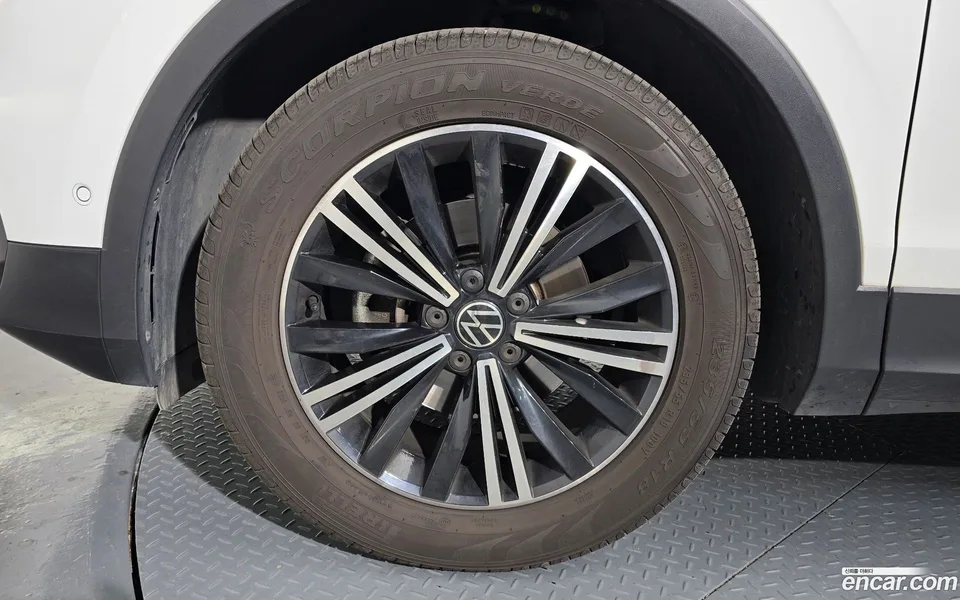 Volkswagen Tiguan 2.0 TDI 2023 — миниатюра 2