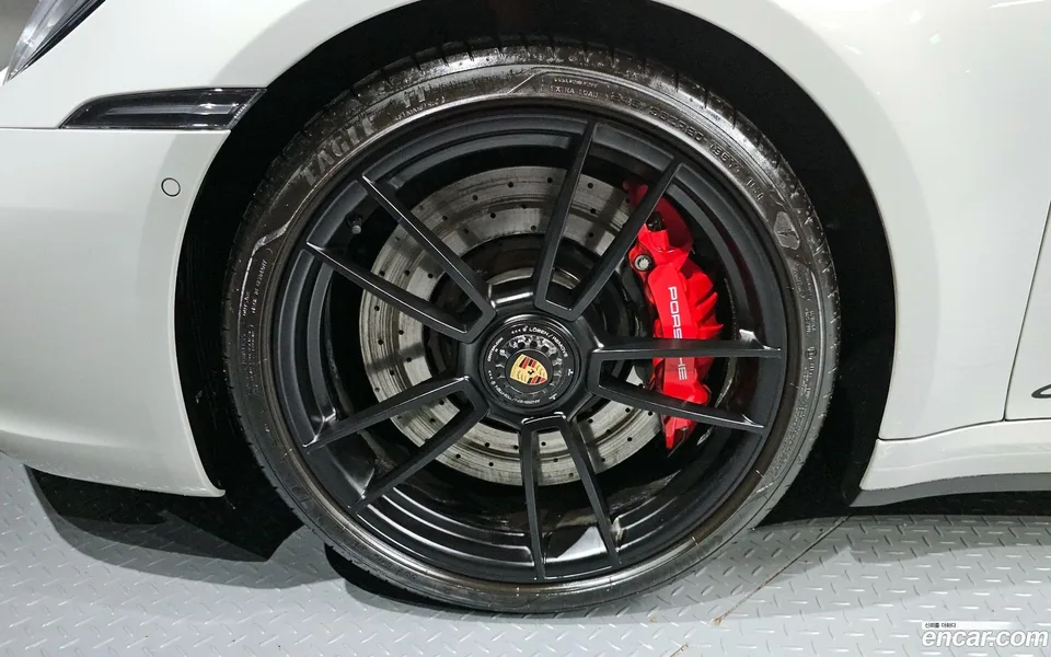 Porsche 911 (992) 4 GTS 2022 — миниатюра 2