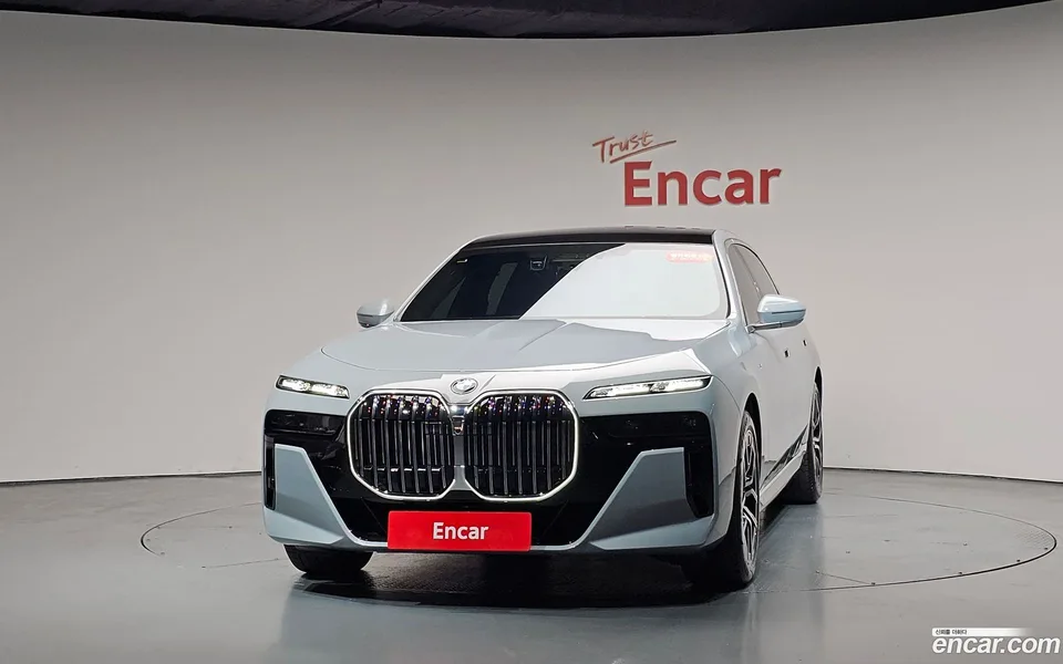 BMW 7 Series 740i sDrive M 2023 — миниатюра 3