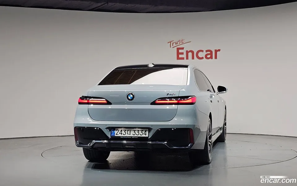 BMW 7 Series 740i sDrive M 2023 — миниатюра 4