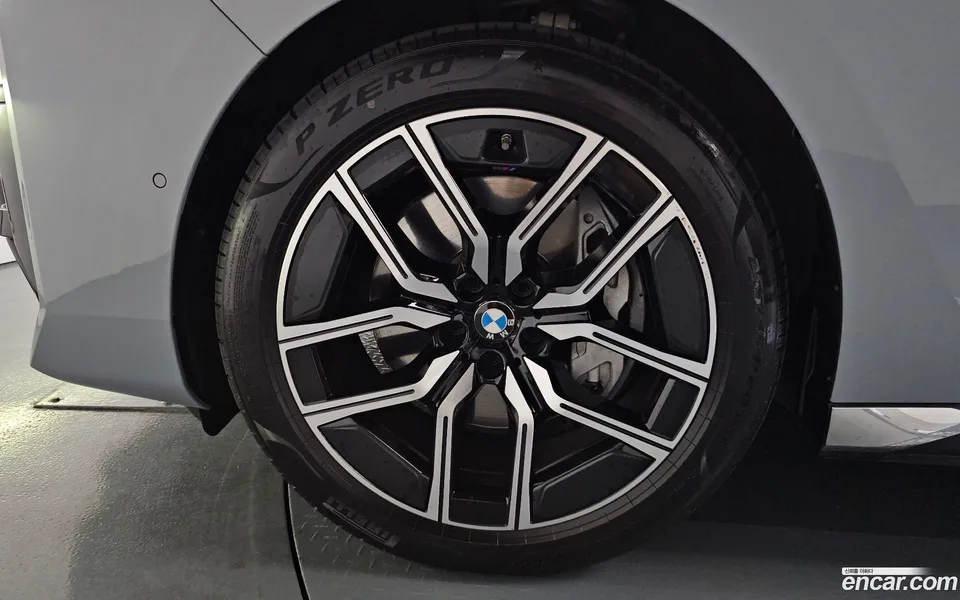 BMW 7 Series 740i sDrive M 2023 — миниатюра 5