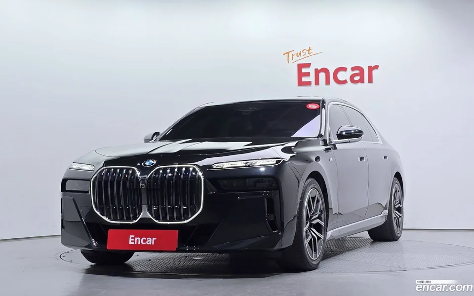 BMW 7 Series 740i xDrive M 2025 — фото 1, купить с доставкой в Москву