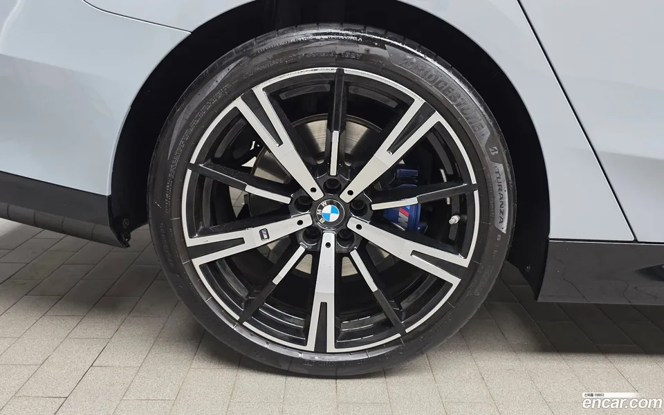 BMW 5 Series 530i xDrive M 2024 — миниатюра 2