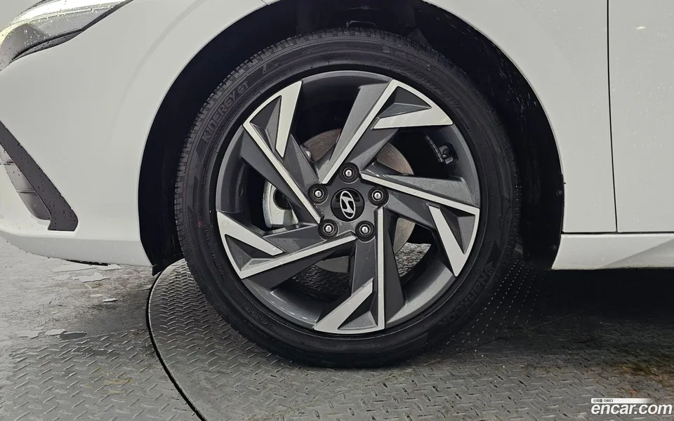 Hyundai Avante CN7 1.6 2024 — миниатюра 2