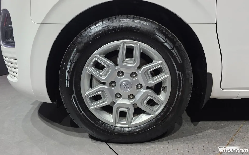 Hyundai Staria L3.5 3 2024 — миниатюра 2
