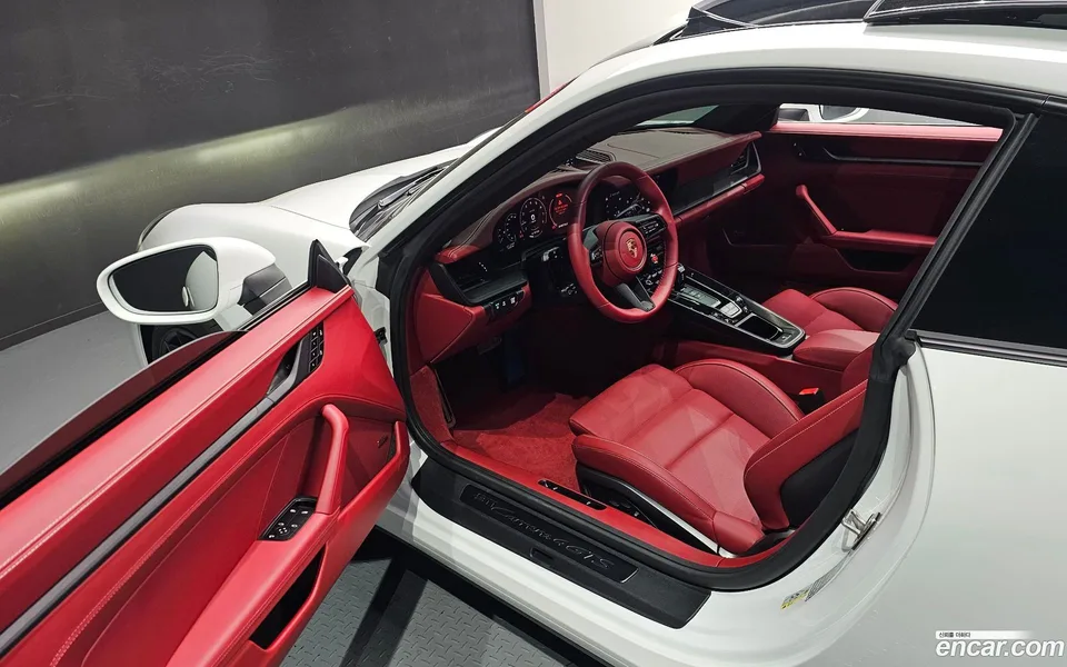 Porsche 911 (992) 4 GTS 2025 — миниатюра 2