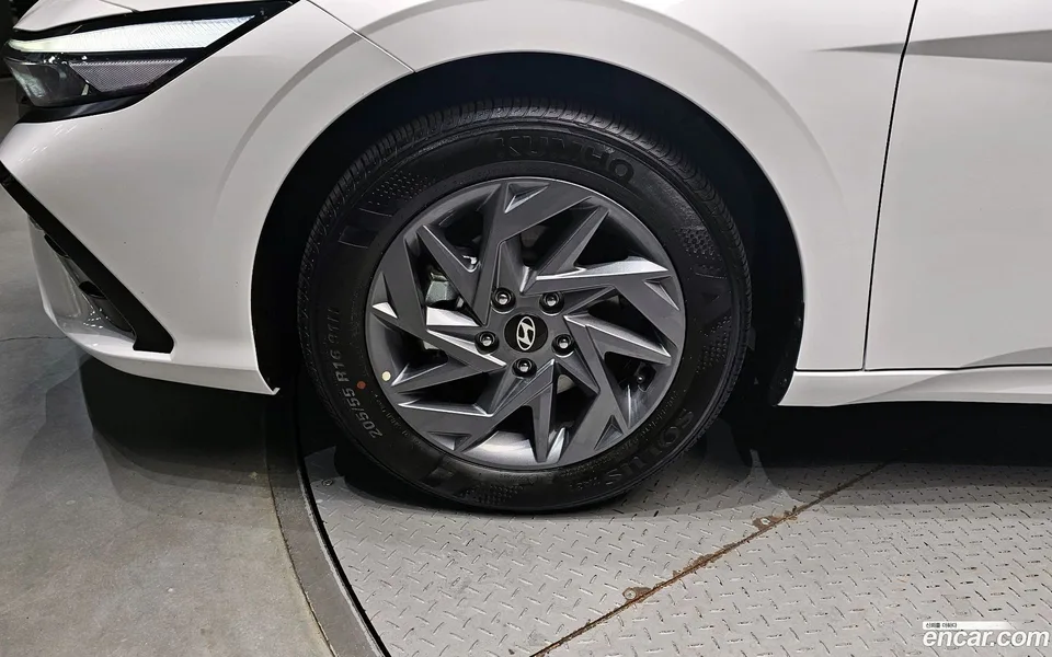 Hyundai Avante CN7 Hybrid 2025 — миниатюра 2