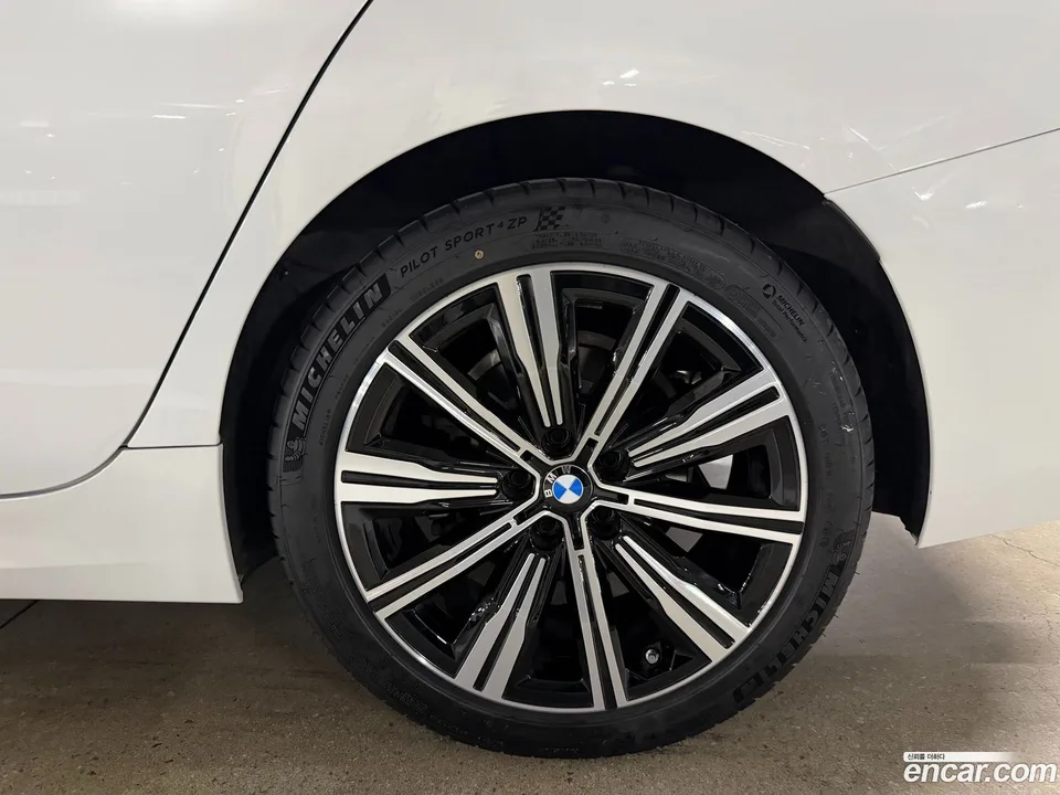 BMW 3 Series 320i 2025 — миниатюра 5