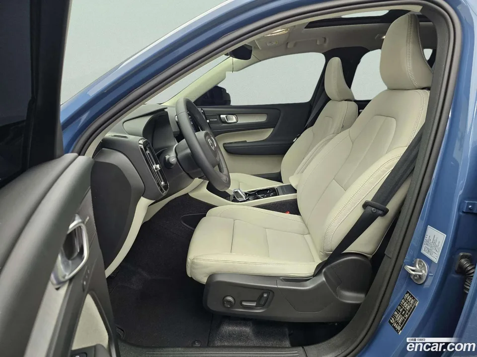 Volvo XC40 B4 2025 — миниатюра 5