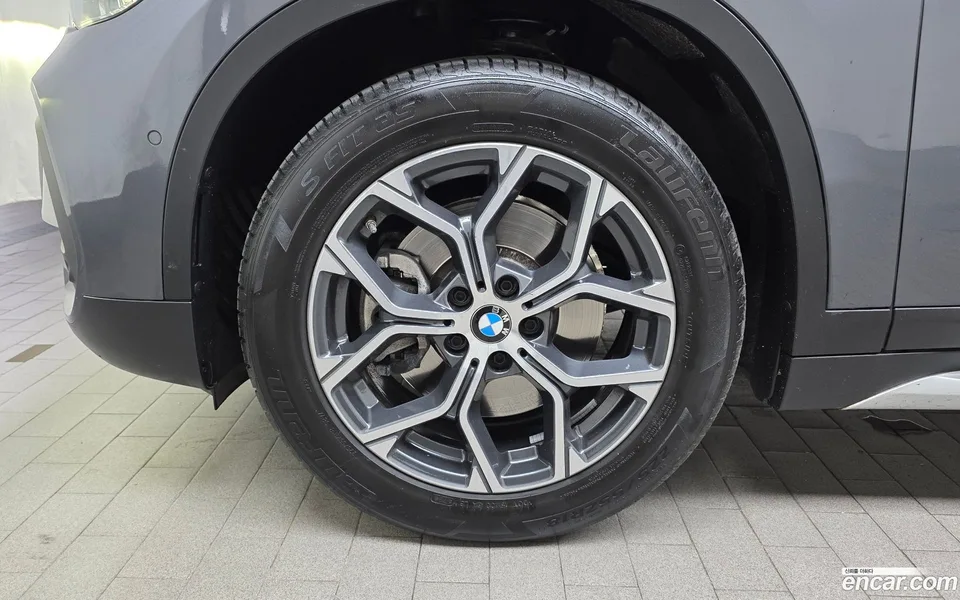 BMW X1 xDrive 20i xLine 2022 — миниатюра 2
