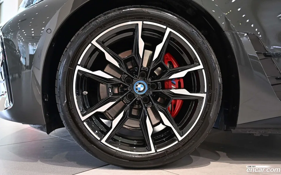 BMW i4 M50 2023 — миниатюра 2