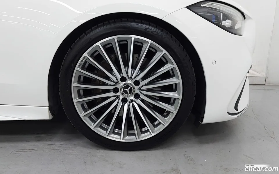 Mercedes-Benz C-Class C300 4MATIC AMG Line 2022 — thumbnail 2