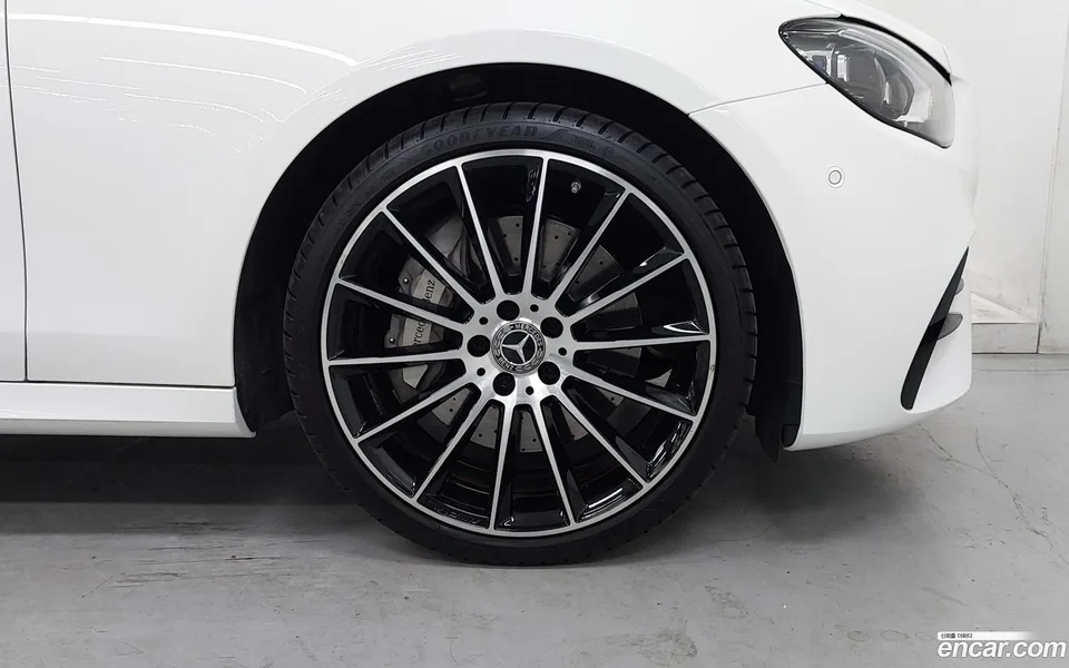 Mercedes-Benz E-Class E350 4MATIC AMG Line 2022 — миниатюра 2