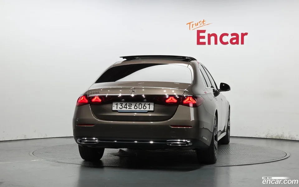 Mercedes-Benz E-Class E200 2024 — миниатюра 4