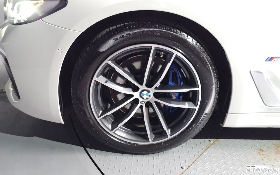 BMW 5 Series 520i M 2023 — миниатюра 5