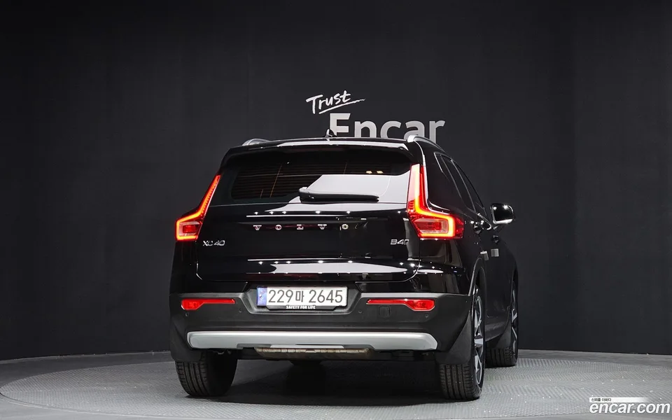 Volvo XC40 B4 2024 — миниатюра 4