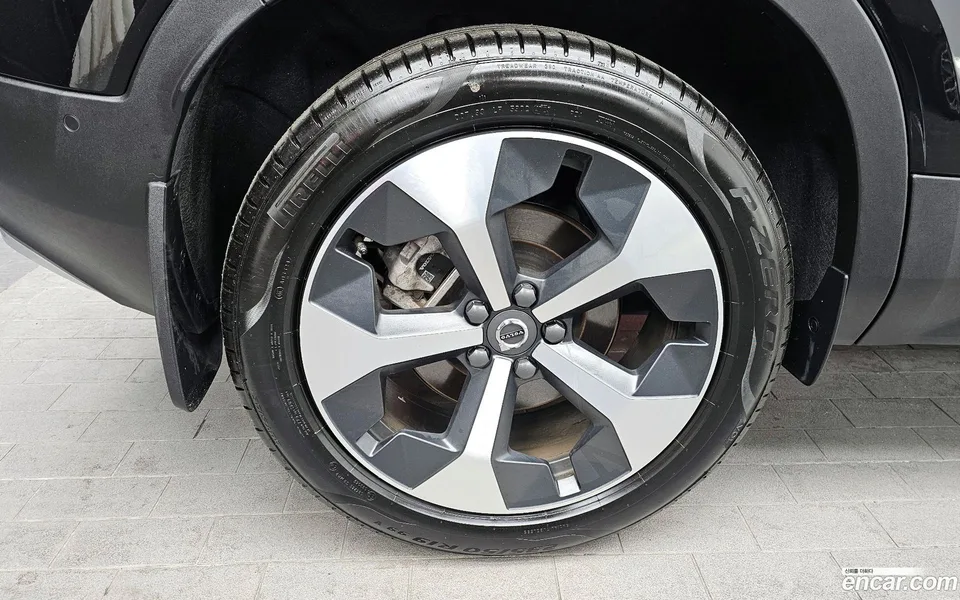 Volvo XC40 B4 2024 — миниатюра 5