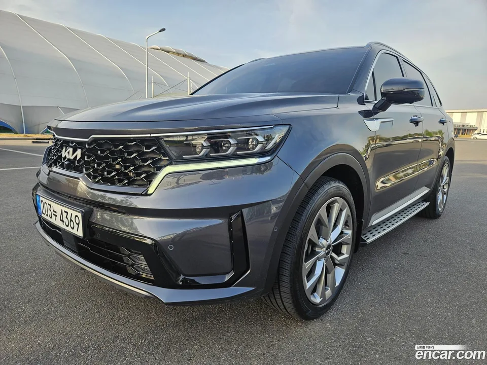 Kia Sorento 2.5T 2WD 2023 — фото 1, купить с доставкой в Москву