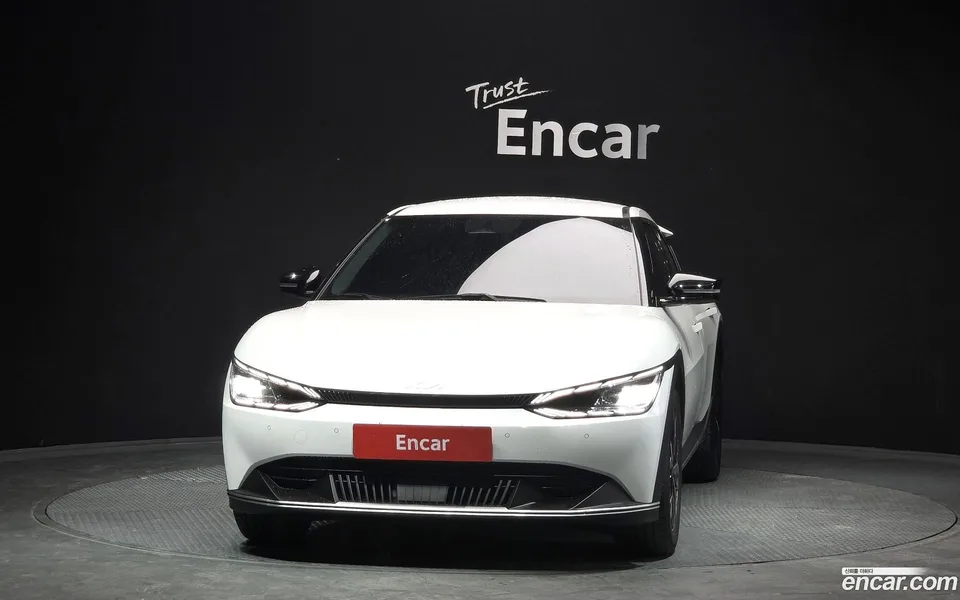 Kia EV6 2023 — миниатюра 3