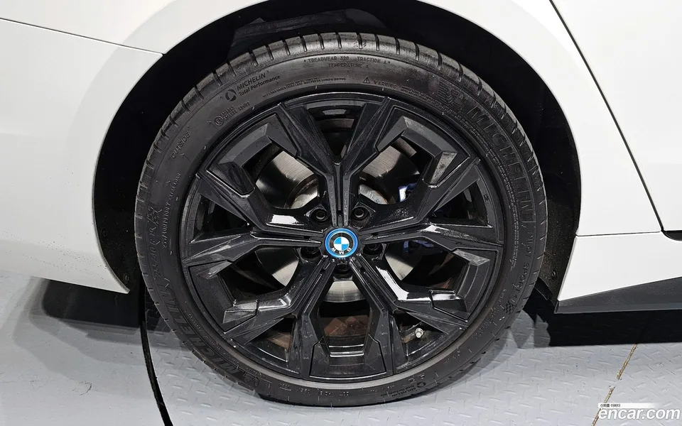 BMW i4 eDrive40 M 2024 — миниатюра 2
