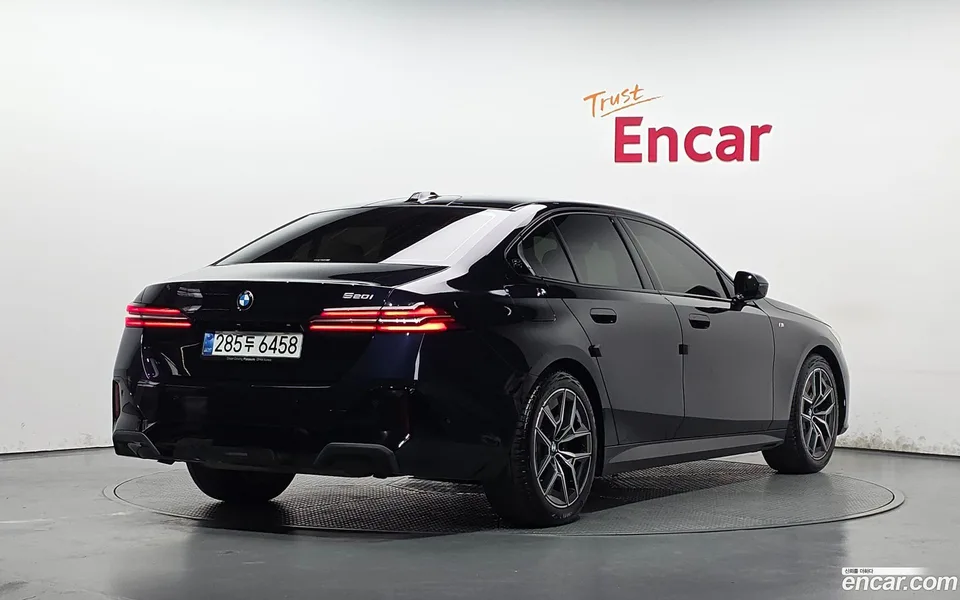 BMW 5 Series 520i M 2025 — миниатюра 2