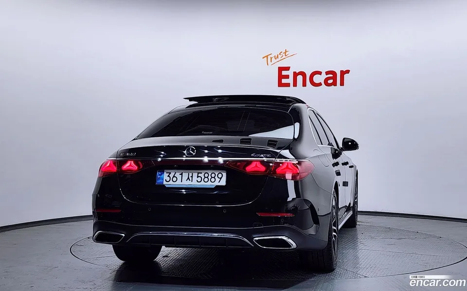 Mercedes-Benz E-Class E300 4MATIC AMG Line 2024 — миниатюра 4