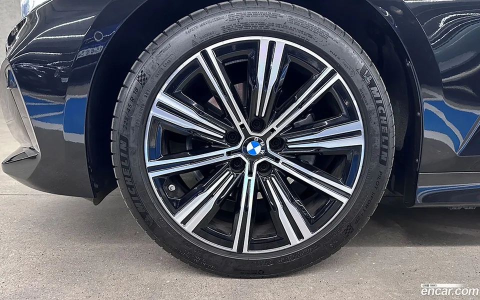 BMW 3 Series 320i 2025 — миниатюра 2