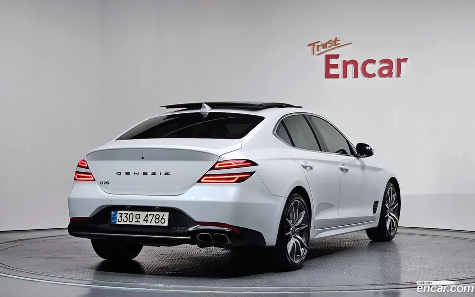 Genesis G70 2.0T 2WD 2022 — миниатюра 2