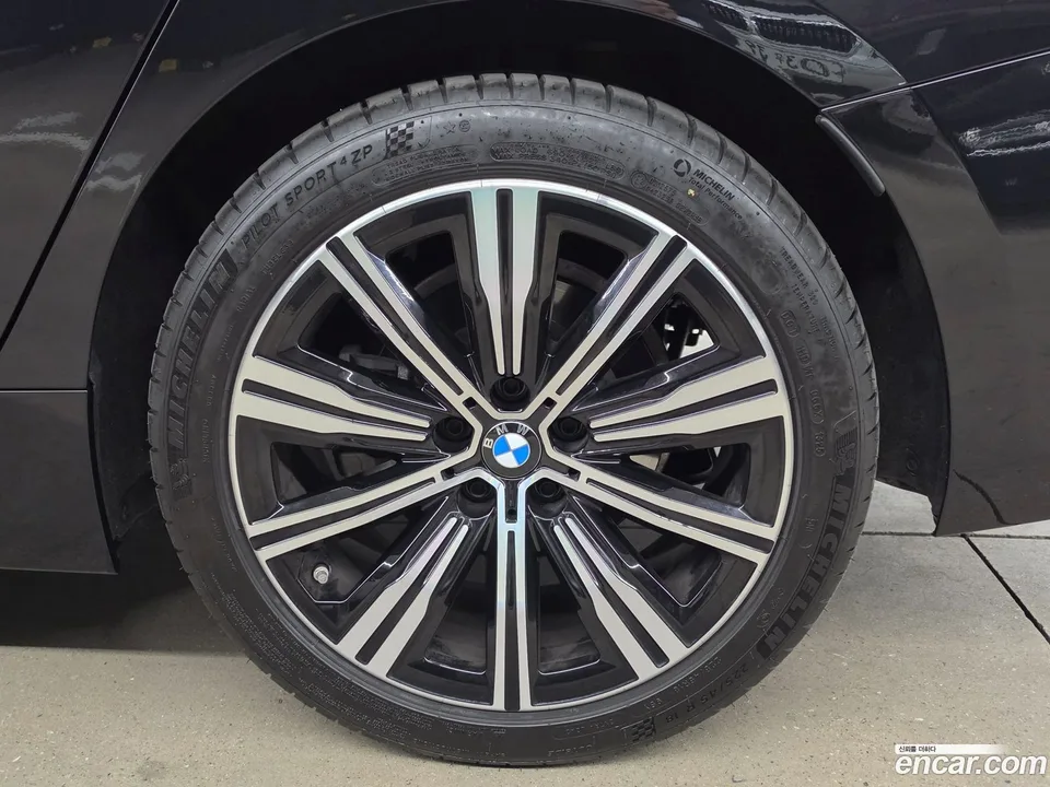 BMW 3 Series 320i 2025 — миниатюра 2