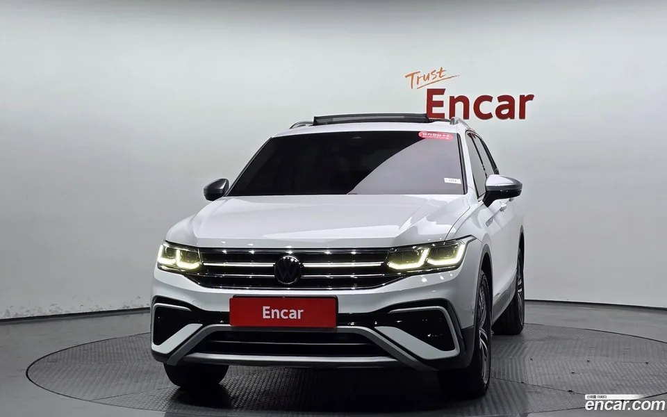 Volkswagen Tiguan Allspace 2.0 TSI 2023 — миниатюра 3