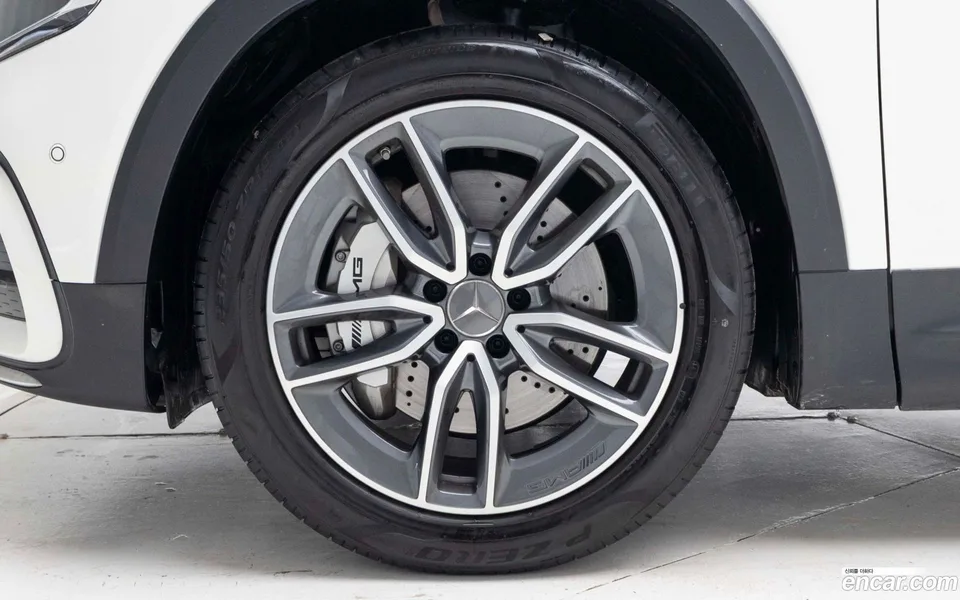 Mercedes-Benz GLB-Class AMG GLB35 4MATIC 2025 — миниатюра 2
