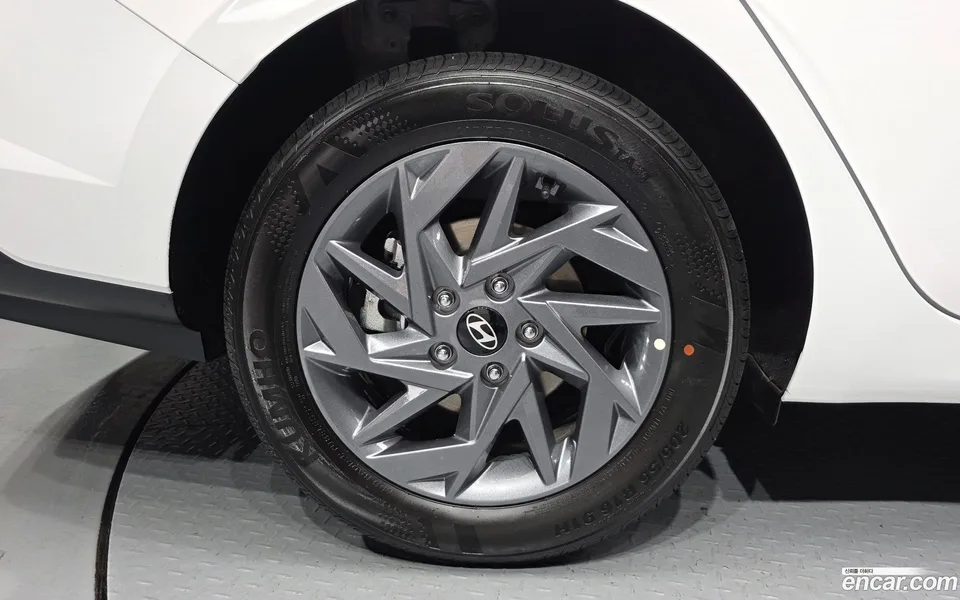 Hyundai Avante CN7 Hybrid 2025 — миниатюра 2