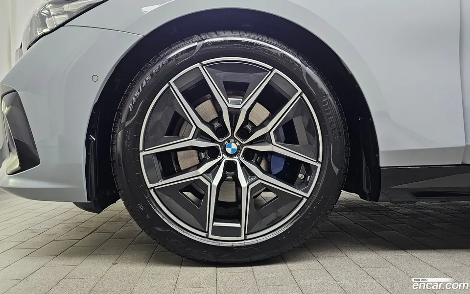 BMW 5 Series 520i M 2024 — миниатюра 5