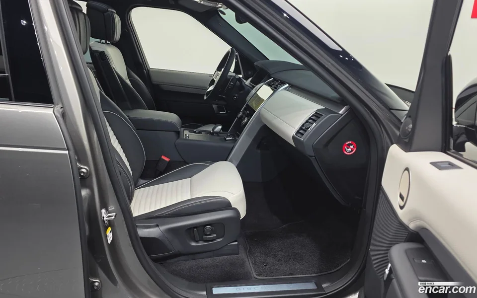 Land Rover Discovery P360 HSE 2024 — миниатюра 3