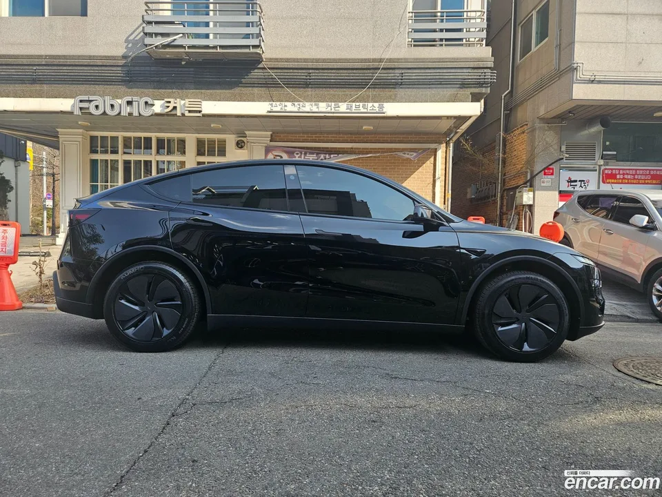 Tesla Model Y RWD 2026 — миниатюра 3