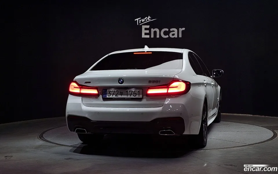 BMW 5 Series 530i xDrive M 2023 — миниатюра 4