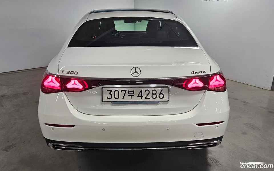 Mercedes-Benz E-Class E300 4MATIC 2025 — миниатюра 4