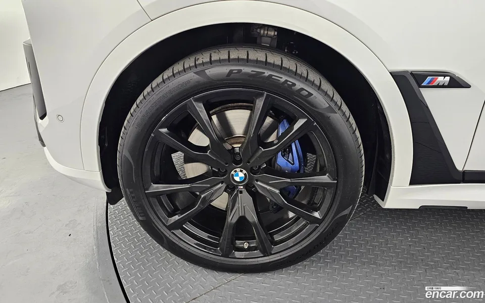 BMW X7 M60i xDrive M 6 2024 — миниатюра 5